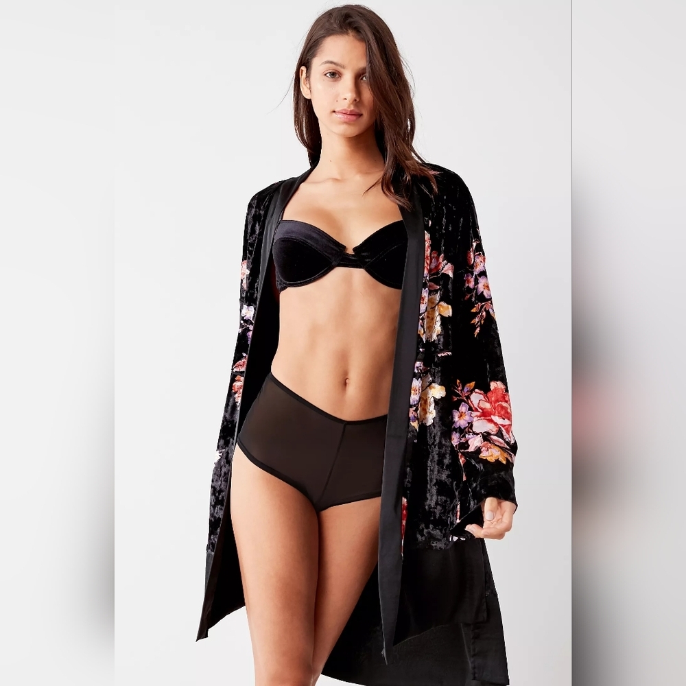 Urban Outfitters Out From Under Crushed Velvet Floral Kimono Duster Size XS - Picture 2 of 13